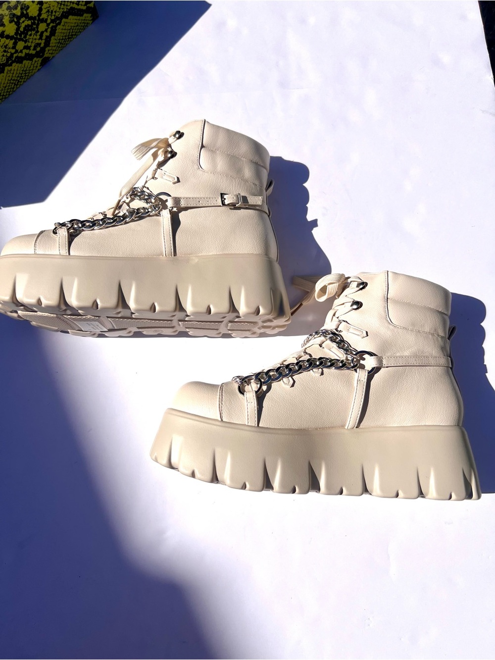 Chunky Platform Combat
Boots w/Silver Chains in Off White/Cream; Military Grunge - Picture 4 of 15